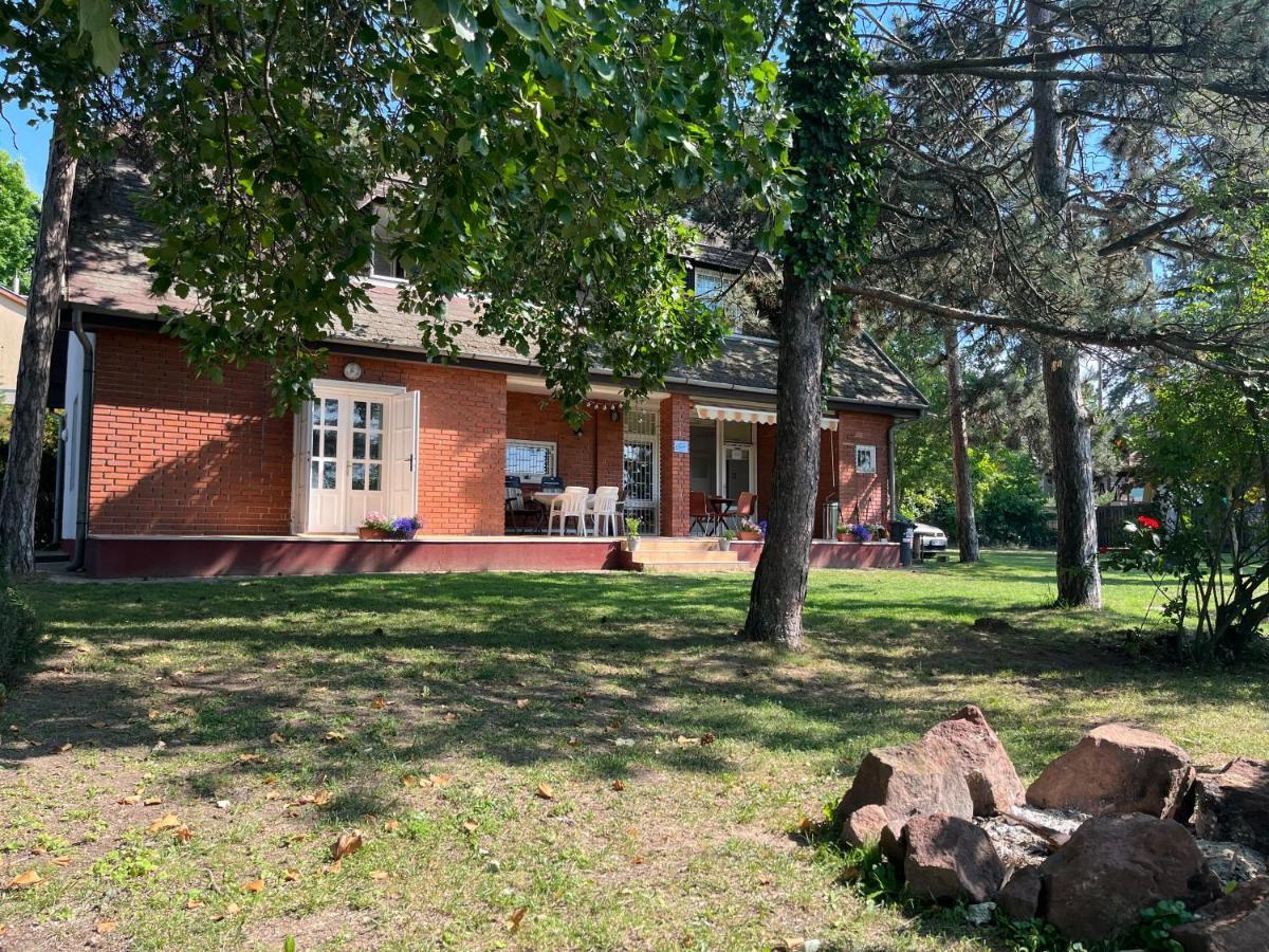 Casa Di Bianca - Koezvetlen Vizparti Nyaralo Apartment Siofok Exterior photo
